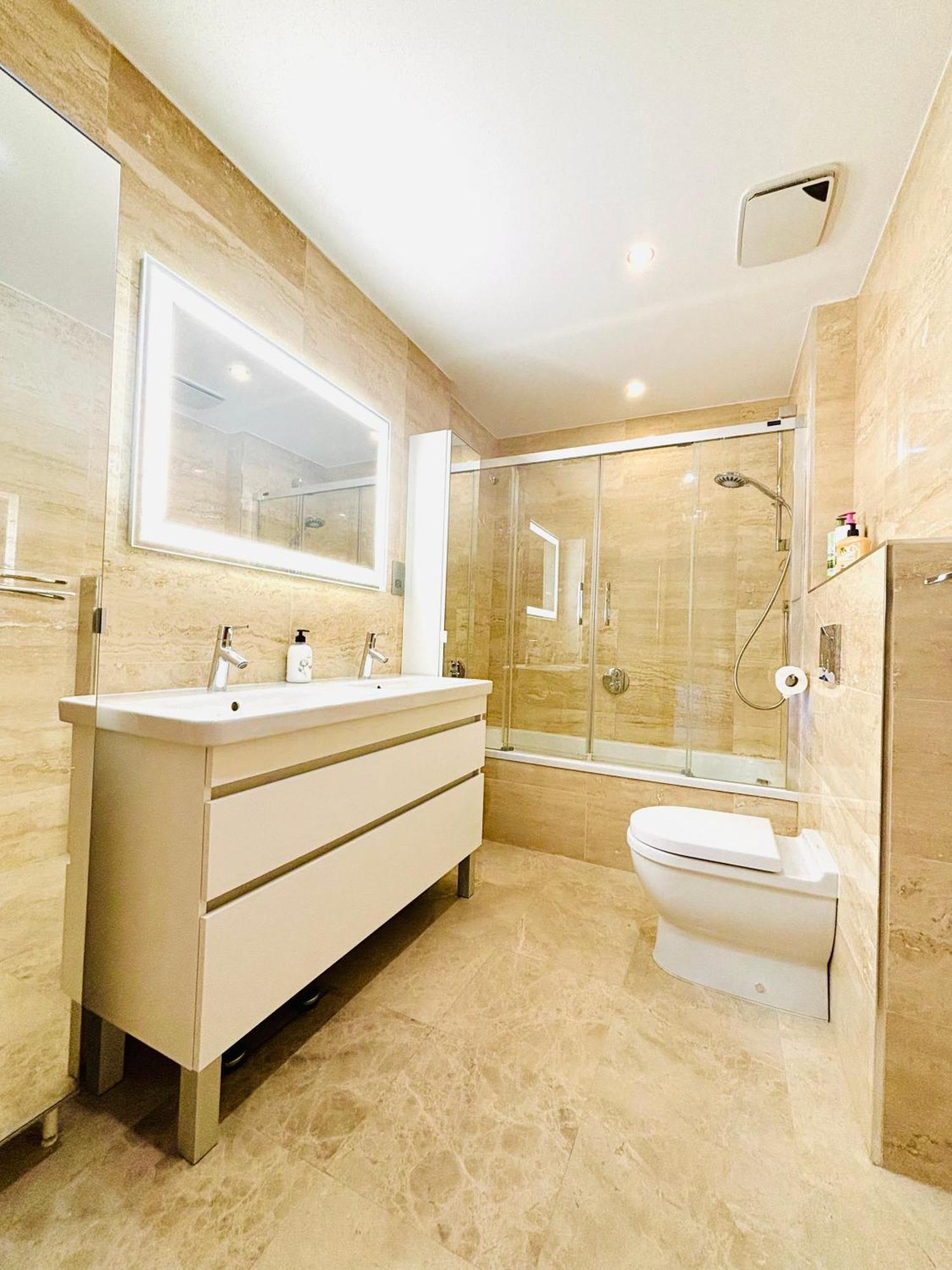 Ocean Village High Floor Luxury Modern Apartment Gibraltar Exterior photo